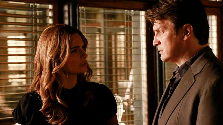 Castle and Beckett talking in police station