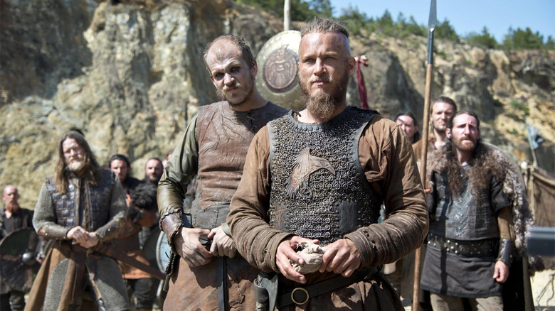 Ragnar and Floki with soldiers 