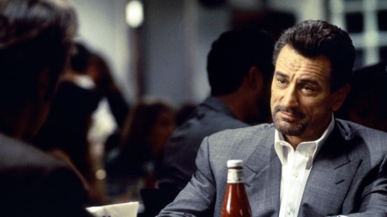 Robert De Niro sitting in diner in 'Heat'