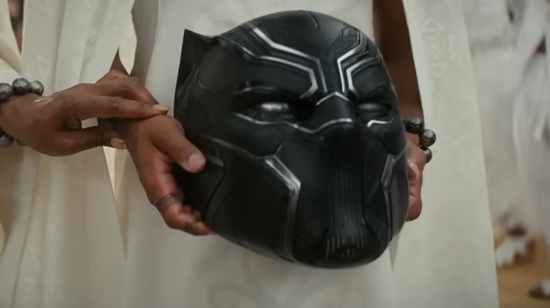 Wakanda Forever trailer, an image of the Panther mask