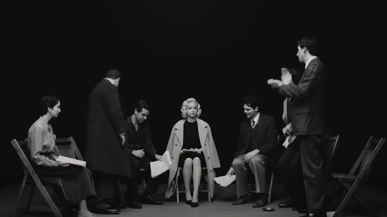 Marilyn Monroe applauded by men