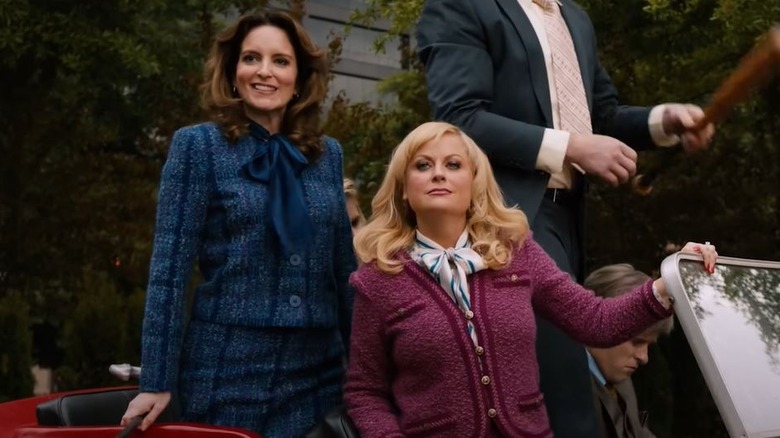 Tina Fey and Amy Poehler posing