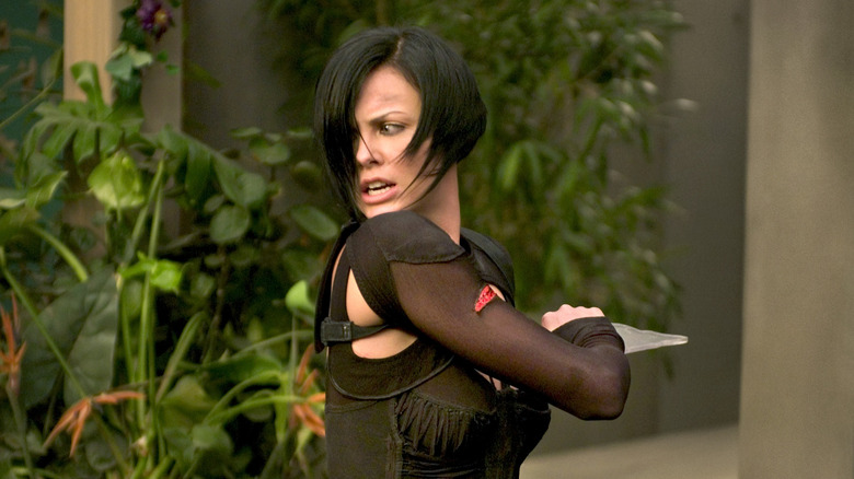 Aeon Flux in attack mode in "Aeon Flux"