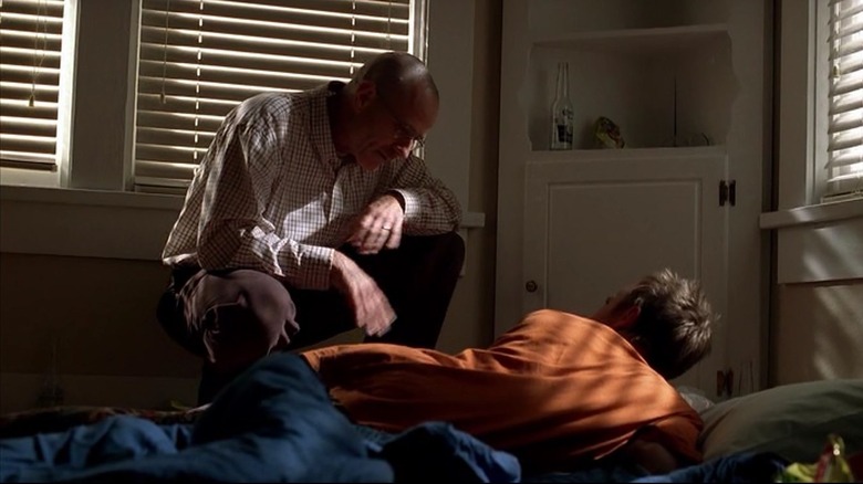 Walt sitting on floor talking to Jesse