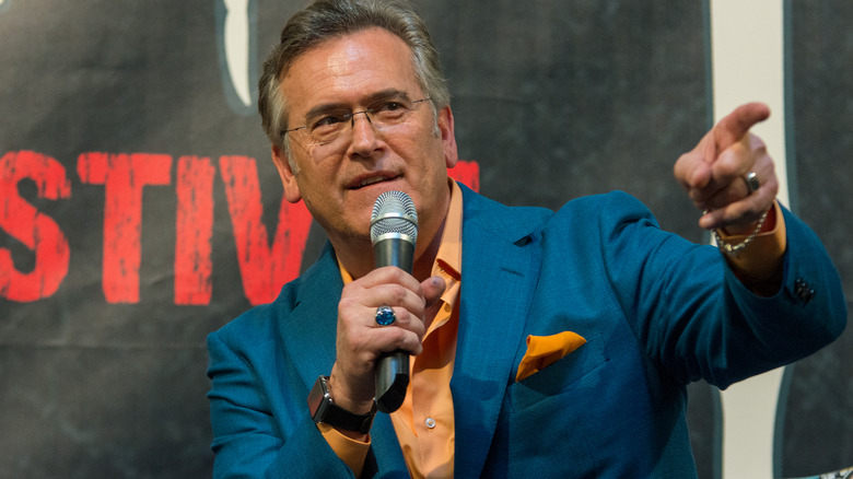 Bruce Campbell points at fan