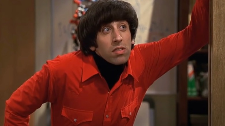 Howard Wolowitz leaning 