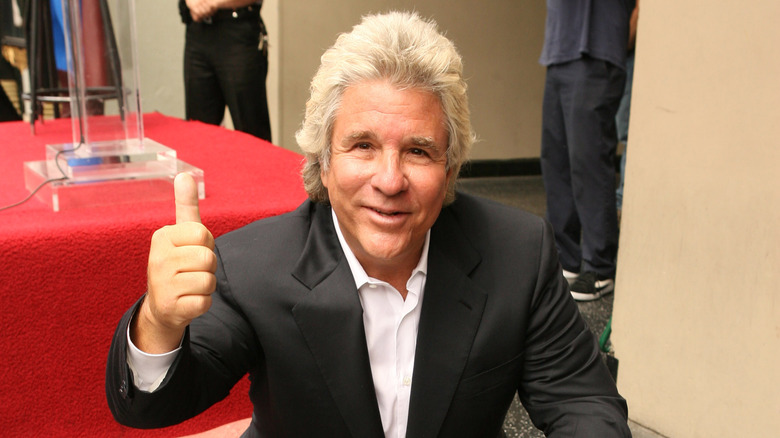 Jon Peters giving thumbs up