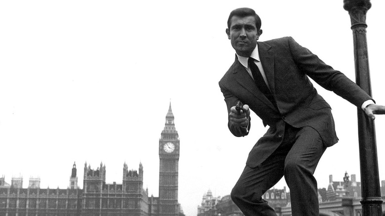 George Lazenby Bond wielding pistol