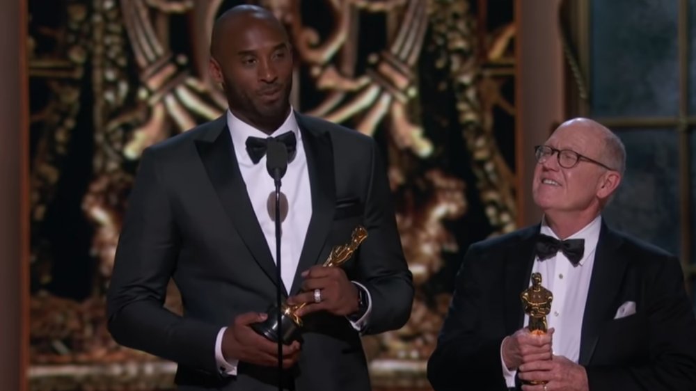 Kobe Bryant and Glen Keane accepting the Oscar for Dear Basketball