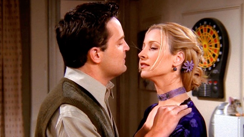 Friends Chandler and Phoebe kissing