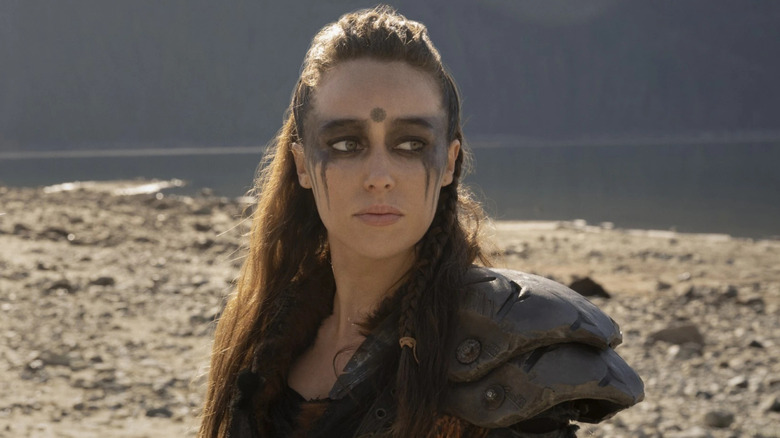 Lexa standing in a desert in The 100