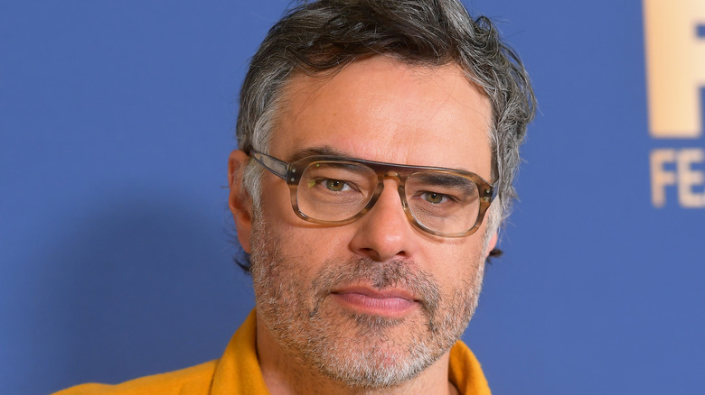 Jemaine Clement posing for pictures