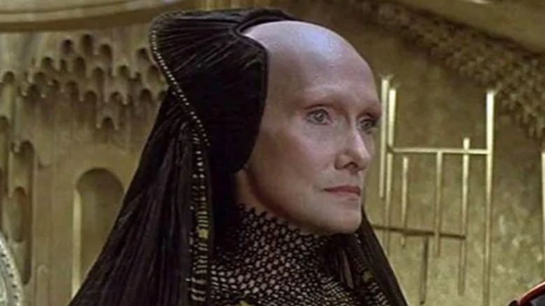 A Bene Gesserit in black robes