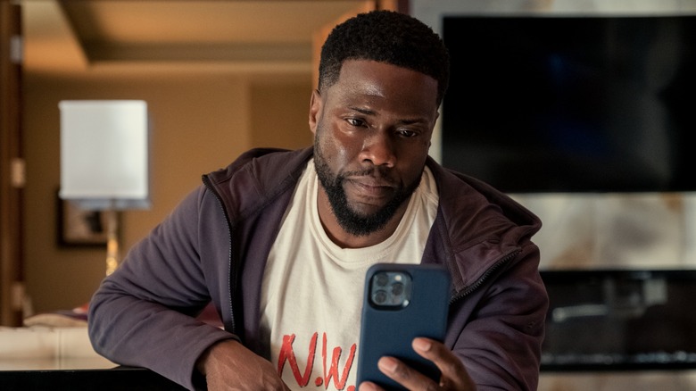 Kevin Hart checking his phone in "True Story"