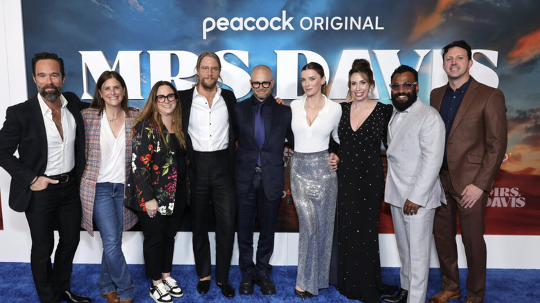 Mrs. Davis cast posing at premiere