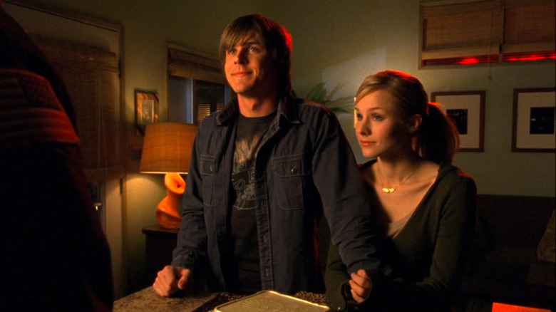 Piz standing with Veronica in Veronica Mars Season 3