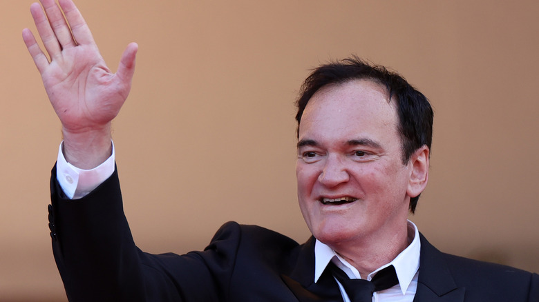 Quentin Tarantino waving