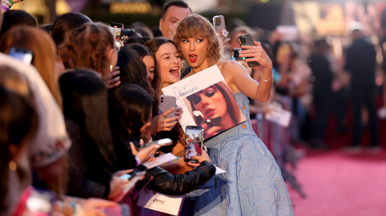 Taylor Swift greeting fans