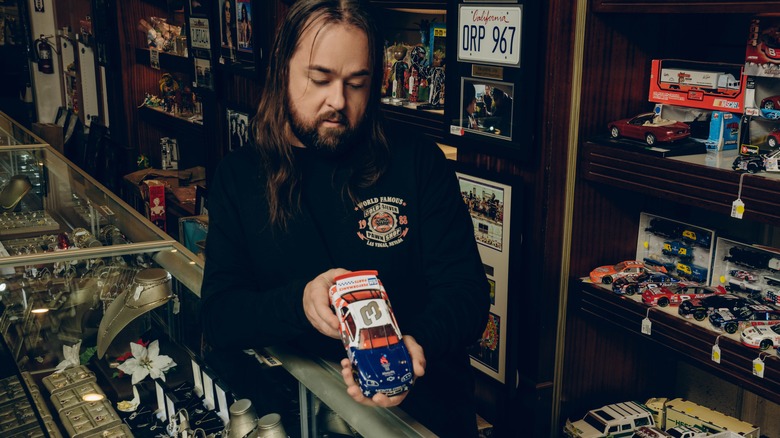Chumlee inspecting an item