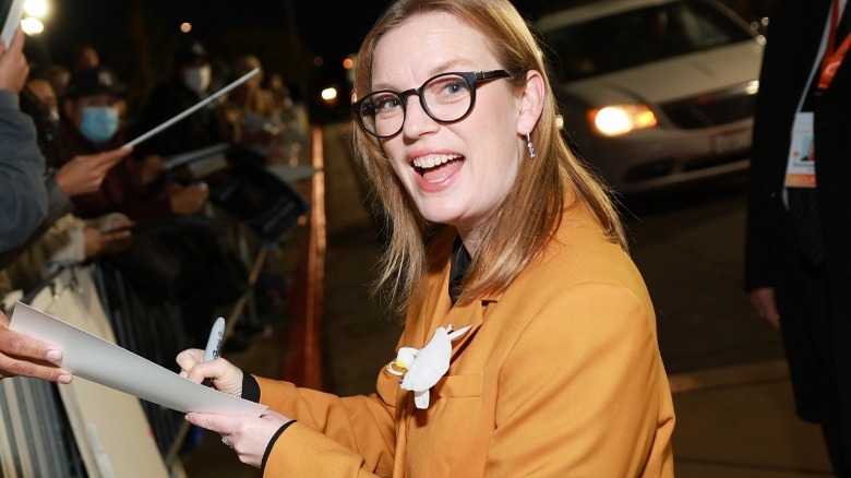 Sarah Polley signing autographs