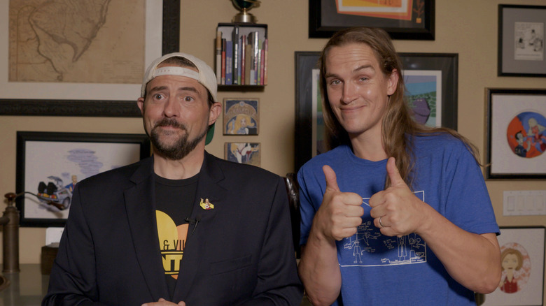 Kevin Smith and Jason Mewes standing together