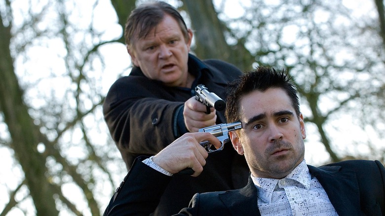 Brendan Gleeson and Colin Farrell at gunpoint