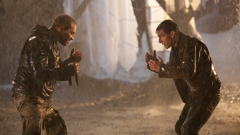 Jack Reacher fighting in rain