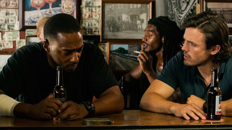 Marcus and Chris sit at a bar in "Triple 9" (2016)