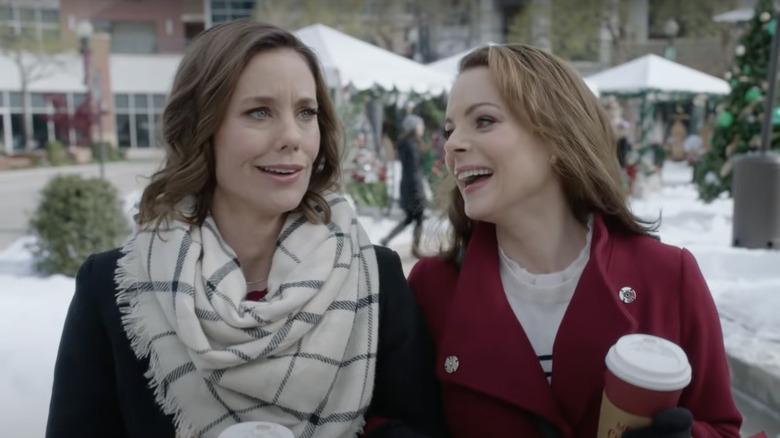 Ashley Williams and Kimberly Williams-Paisley in Sister Swap: A Hometown Holiday