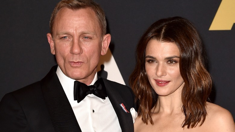 Daniel Craig holding Rachel Weisz