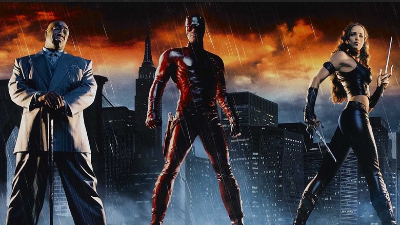 Kingpin, Daredevil, Elektra in front of skyline