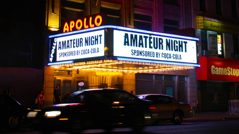 The outside of the Apollo Theater