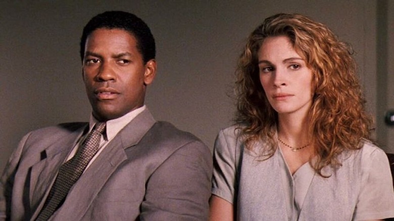 Denzel Washington sits next to Julia Roberts