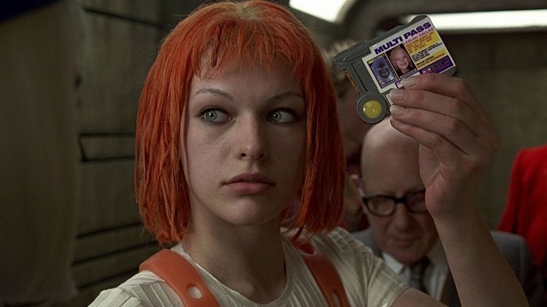 Leeloo holds up her multipass