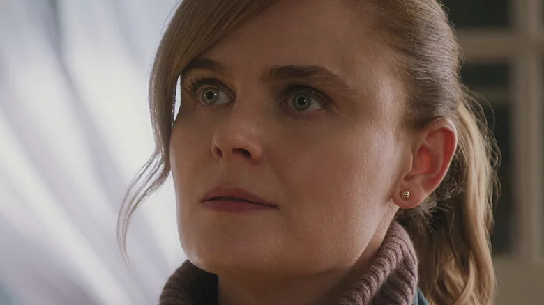 Devil In Ohio's Emily Deschanel And Madeleine Arthur On Their Parallel ...