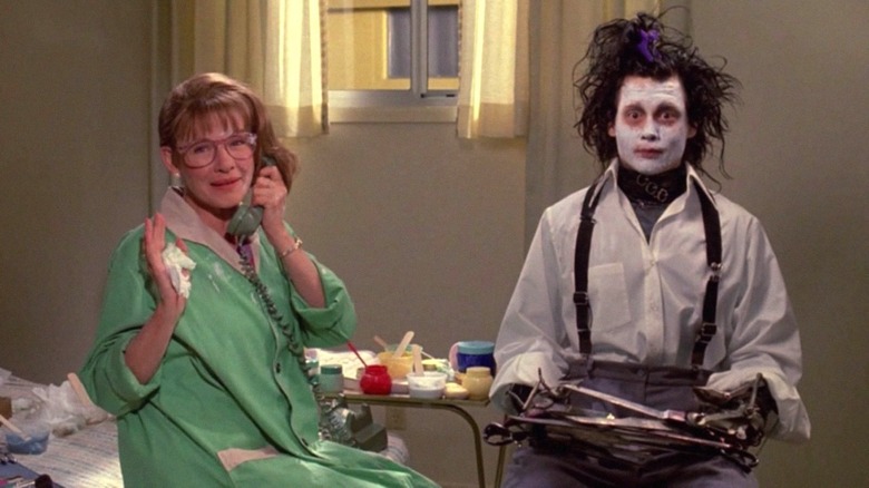 Peg puts makeup on Edward Scissorhands