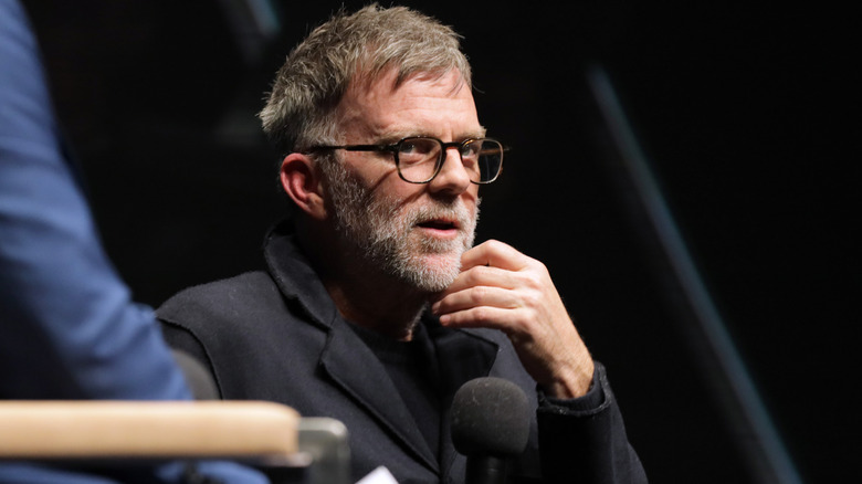 Paul Thomas Anderson speaking on microphone