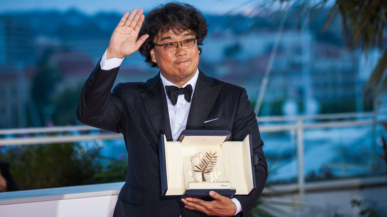 Bong Joon-ho holding award