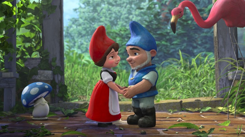 Gnomeo and Juliet embracing