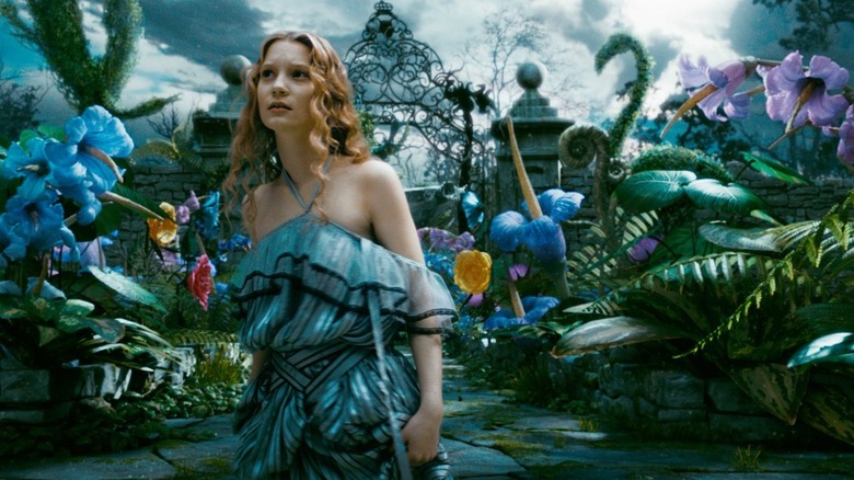 Alice in the garden in "Alice in Wonderland" (2010)