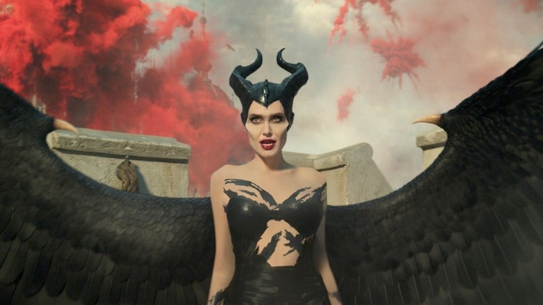 Maleficent on the warpath in "Maleficent: Mistress of Evil" (2019)