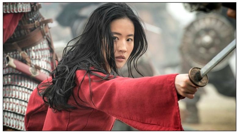 Mulan brandishes a sword in "Mulan" (2020)