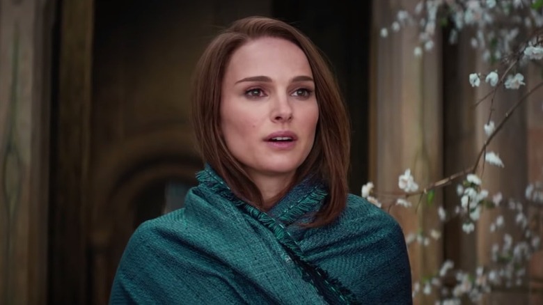 Jane Foster wearing teal shawl