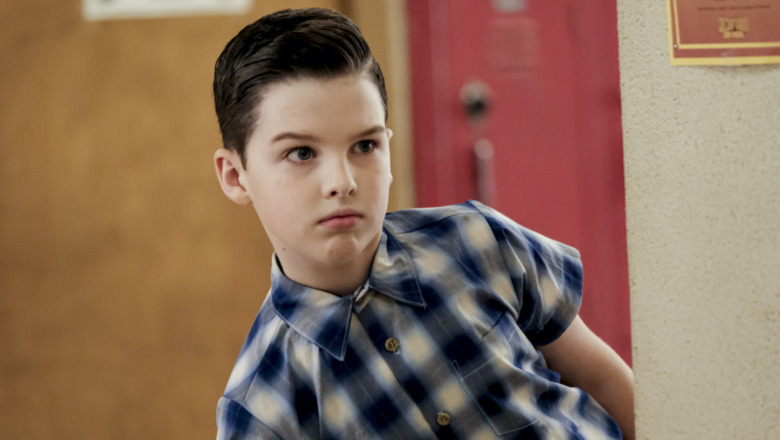 Iain Armitage as Young Sheldon looks around a corner