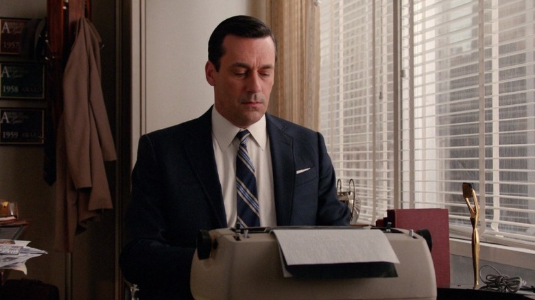 Don Draper writes on typewriter