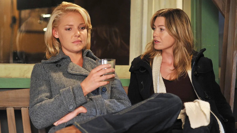 Izzie and Meredith talking