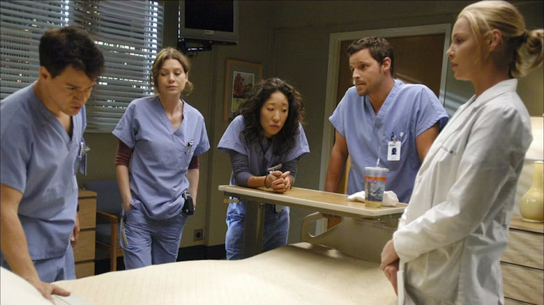 Grey's Anatomy original interns around bed