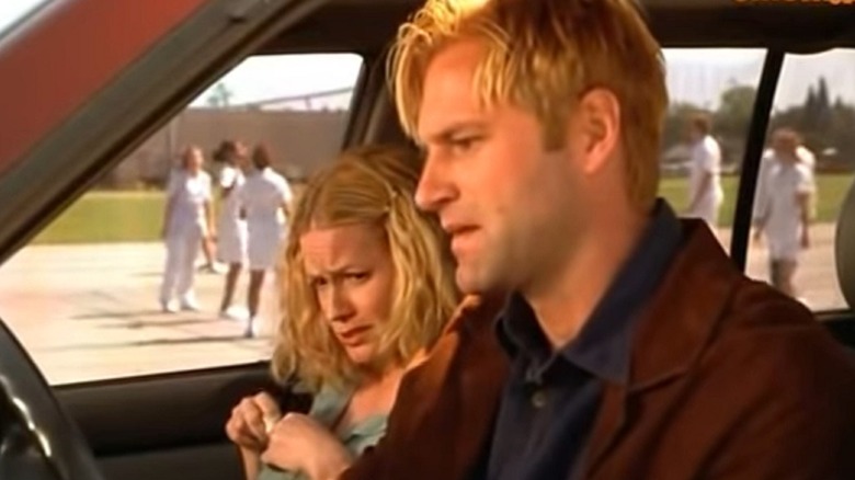 Elisabeth Shue and Aaron Eckhart in car