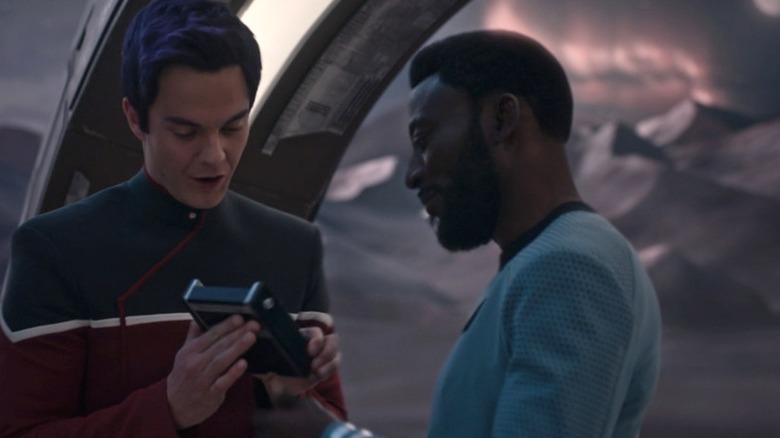 Boimler checks out M'Benga's tricorder