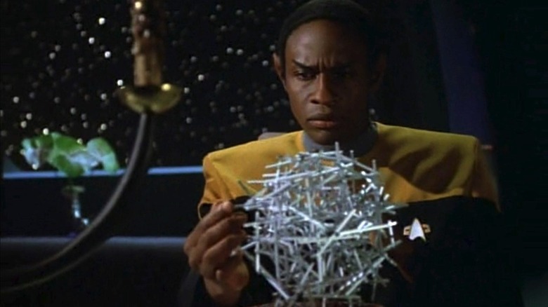 Tuvok plays Kal-toh